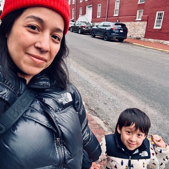 Meet your Posher, Jo - Picture 2 of 9